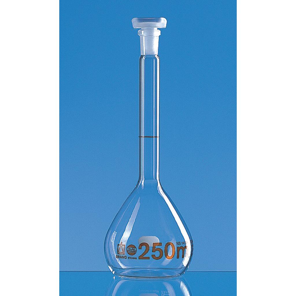 Matraz aforado BLAUBRAND  ETERNA clase A con certificado x 25ml   Boro 3.3 NS 12/21  con tapón  en  PP. Compra por múltiplo de 2/Precio x un. Brand.